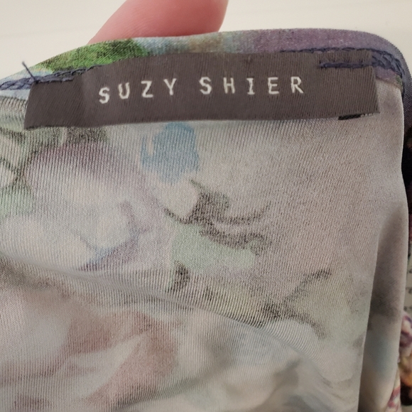 Suzy Shier Faded Floral Blouse - Picture 3 of 8